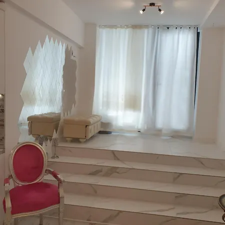 Boho Chic Free Parking Upon Request *